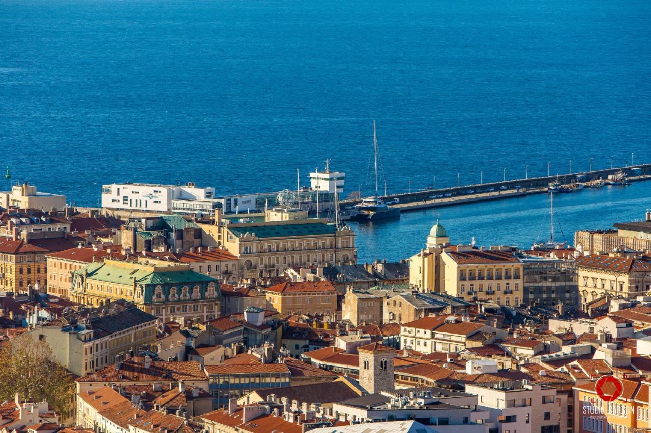 Deluxe Ploech Hotel Rijeka Exterior foto