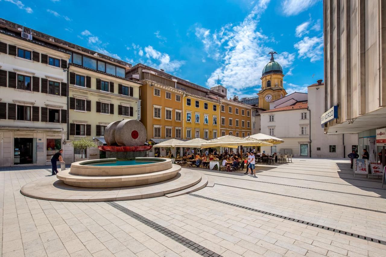 Deluxe Ploech Hotel Rijeka Exterior foto