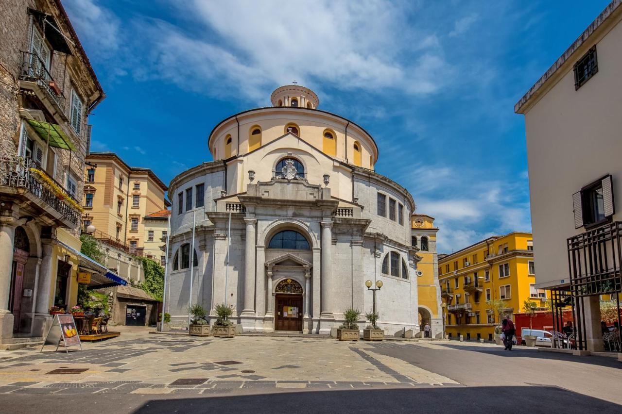 Deluxe Ploech Hotel Rijeka Exterior foto